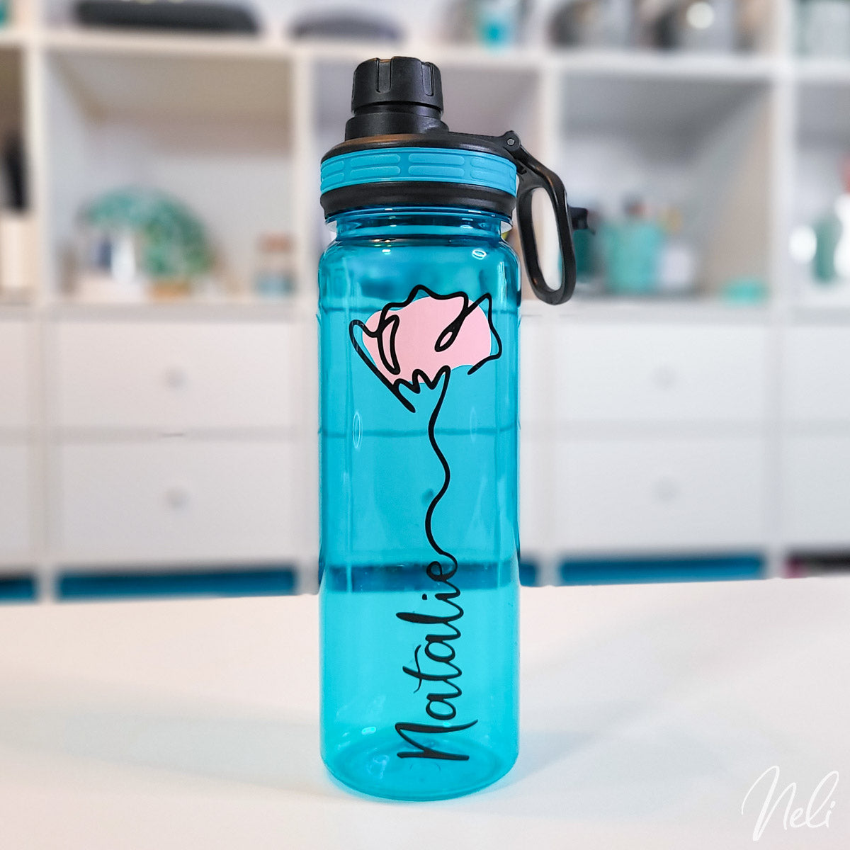 Photo d'un projet Cricut pouvant être réalisé avec un des fichiers SVG de fleurs abstraites