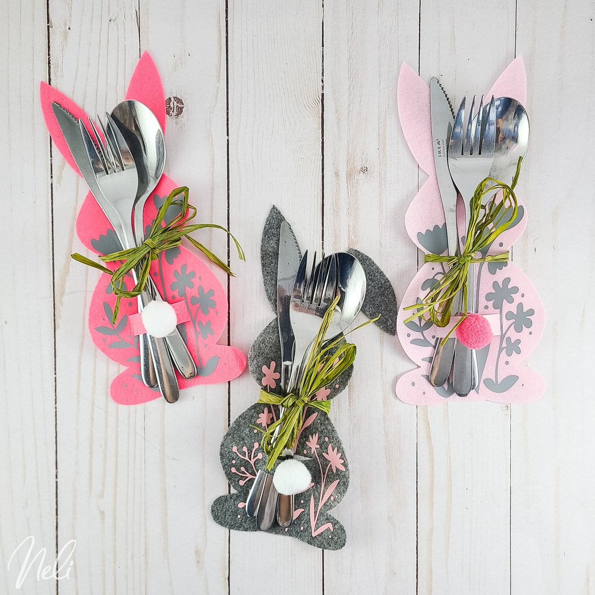 Photo des 3 lapins porte-couverts réalisés avec de la feutrine, une Cricut et les fichiers SVG
