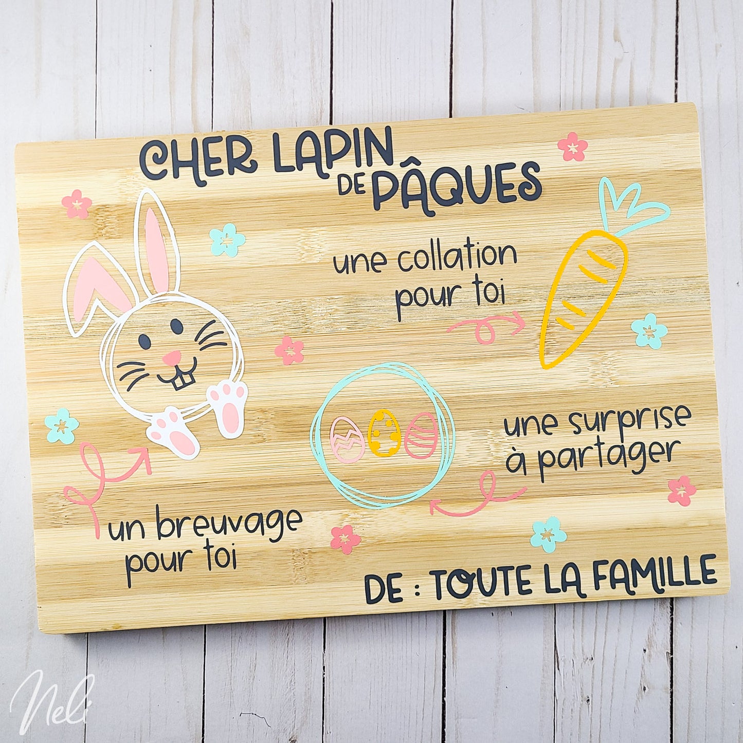 Photo du plateau pour carottes et surprise pour le lapin de Pâques réalisé avec le fichier SVG en français et la Cricut